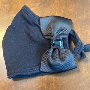Face mask with bow